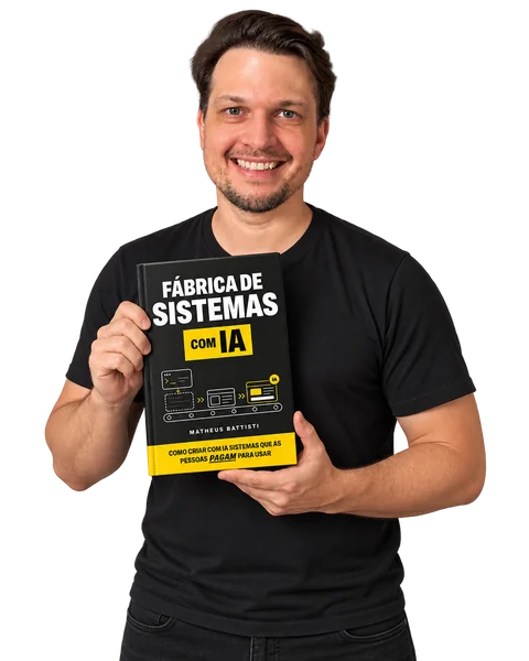 Matheus Battisti com o livro Fábrica de Sistemas com IA