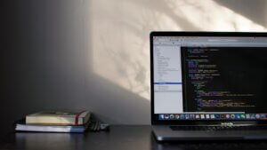 Desenvolvedor Web: o que é, como ser, quanto ganha e melhores cursos 