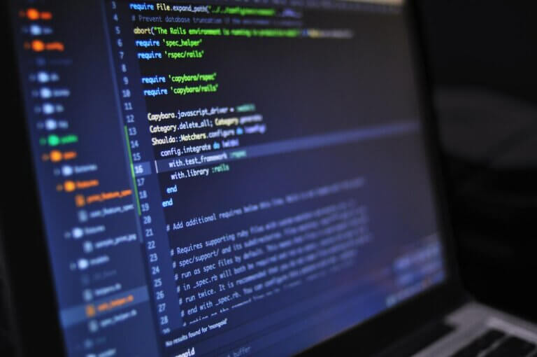 Os 5 melhores monitores para programar de 2026
