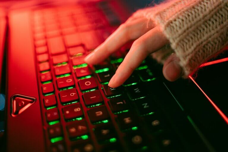Os 05 melhores teclados custo-benefício até R$ 100 | 2026