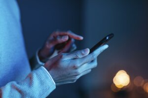 Como programar pelo celular? Os 9 melhores aplicativos