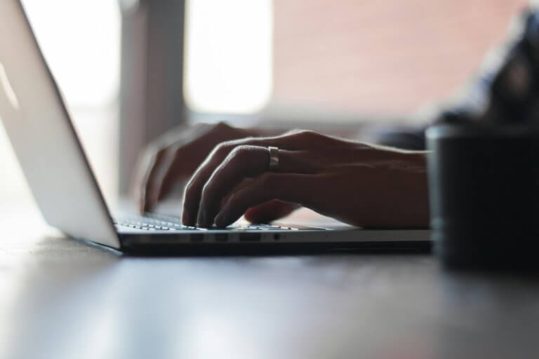 Hospedagem cloud: o que é, como funciona, vantagens e desvantagens
